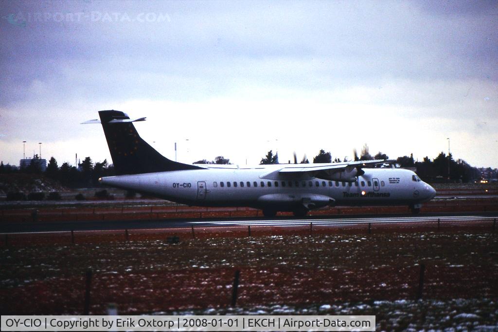OY-CIO, 1999 ATR 72-212A C/N 595, OY-CIO in CPH MAR00 in Team Lufthansa c/s.