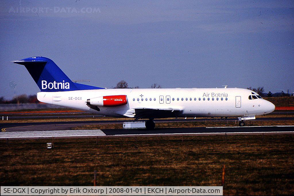 SE-DGX, 1985 Fokker F-28-4000 Fellowship C/N 11225, SE-DGX in CPH APR00