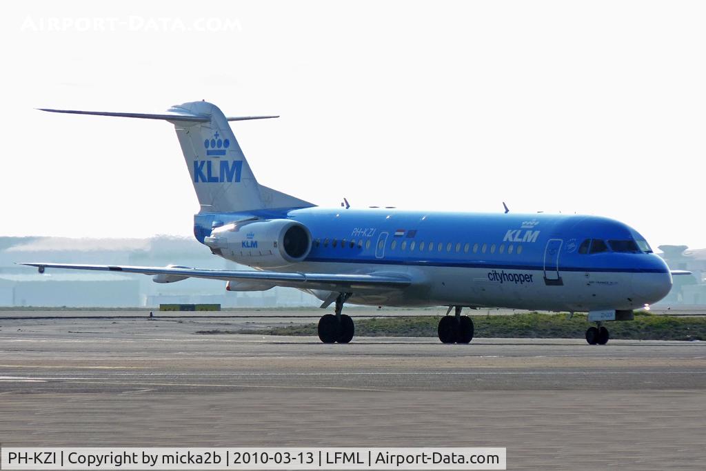 PH-KZI, 1997 Fokker 70 (F-28-0070) C/N 11579, Taxiing