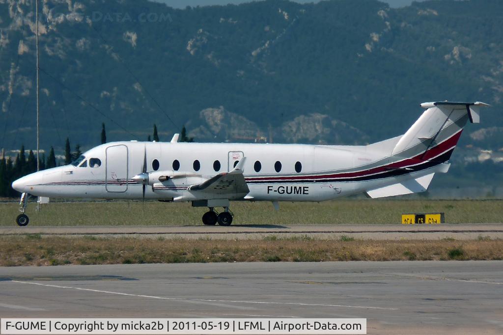 F-GUME, 1999 Beech 1900D C/N UE-371, Taxiing