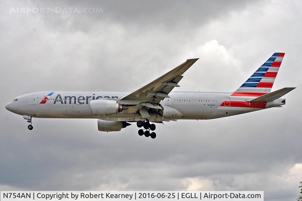 N754AN, 2001 Boeing 777-223 C/N 30262, Arriving 27L