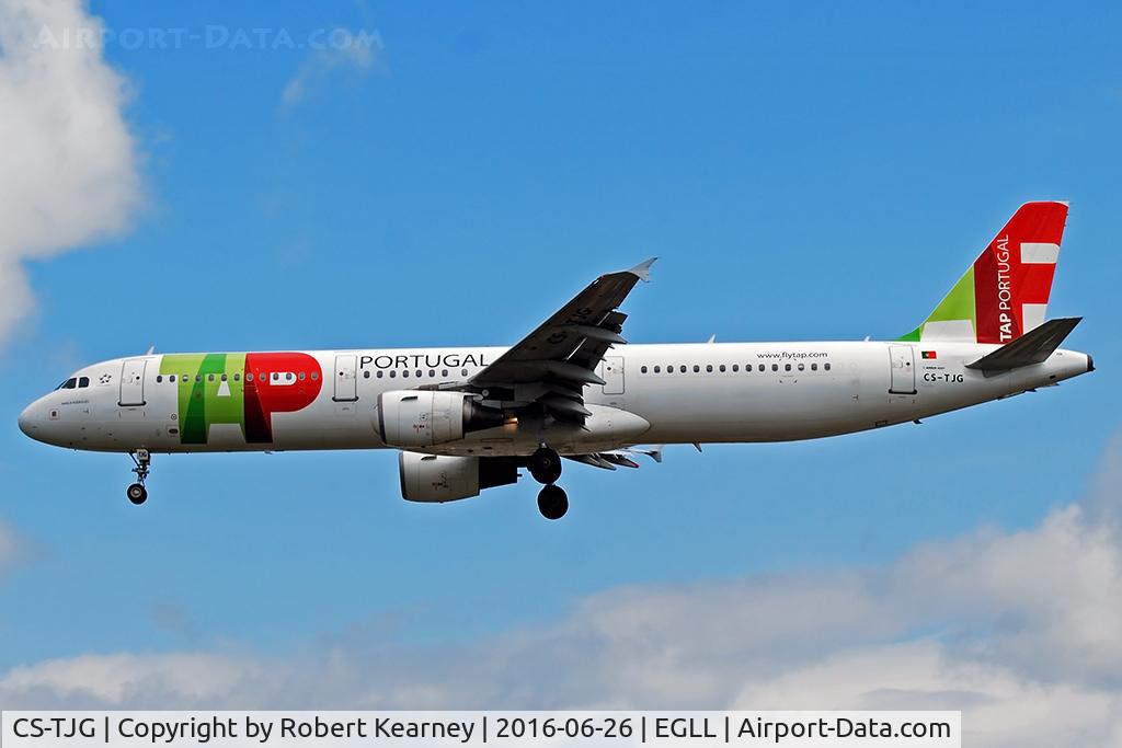 CS-TJG, 2002 Airbus A321-211 C/N 1713, Arriving 27L