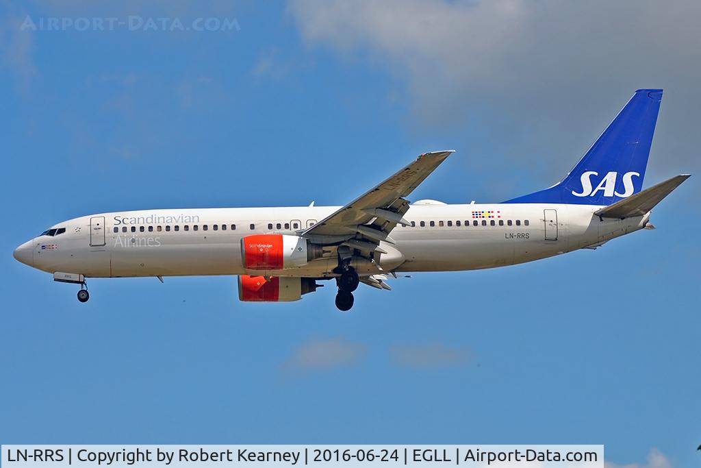 LN-RRS, 2001 Boeing 737-883 C/N 28325, Arriving 27L