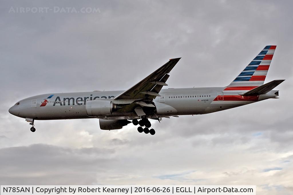 N785AN, 2000 Boeing 777-223/ER C/N 30005, Arriving 27L