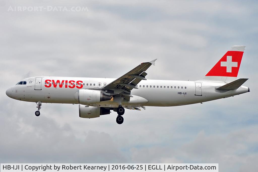 HB-IJI, 1996 Airbus A320-214 C/N 0577, Arriving 27L