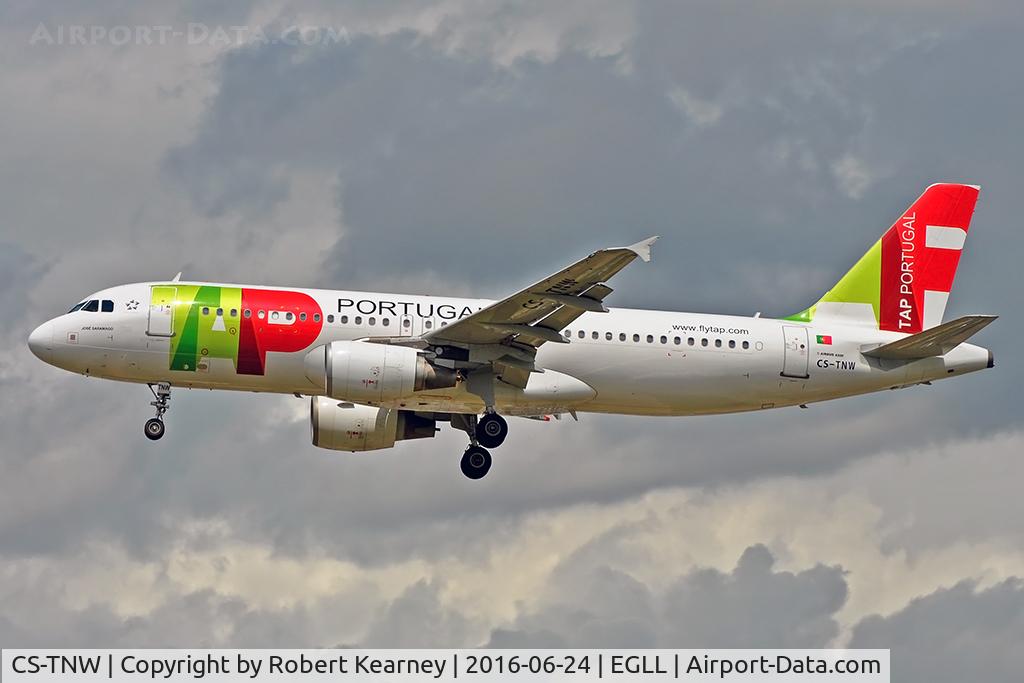 CS-TNW, 2006 Airbus A320-214 C/N 2792, Arriving 27L