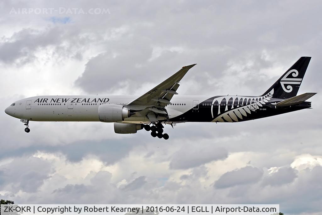 ZK-OKR, 2014 Boeing 777-306/ER C/N 44546, Arriving 27L
