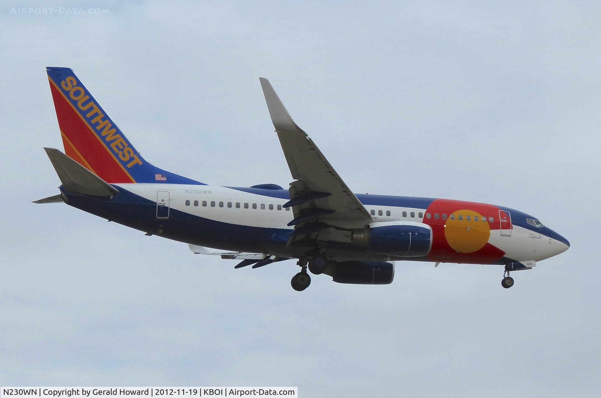 N230WN, 2006 Boeing 737-7H4 C/N 34592, Landing RWY 10L.