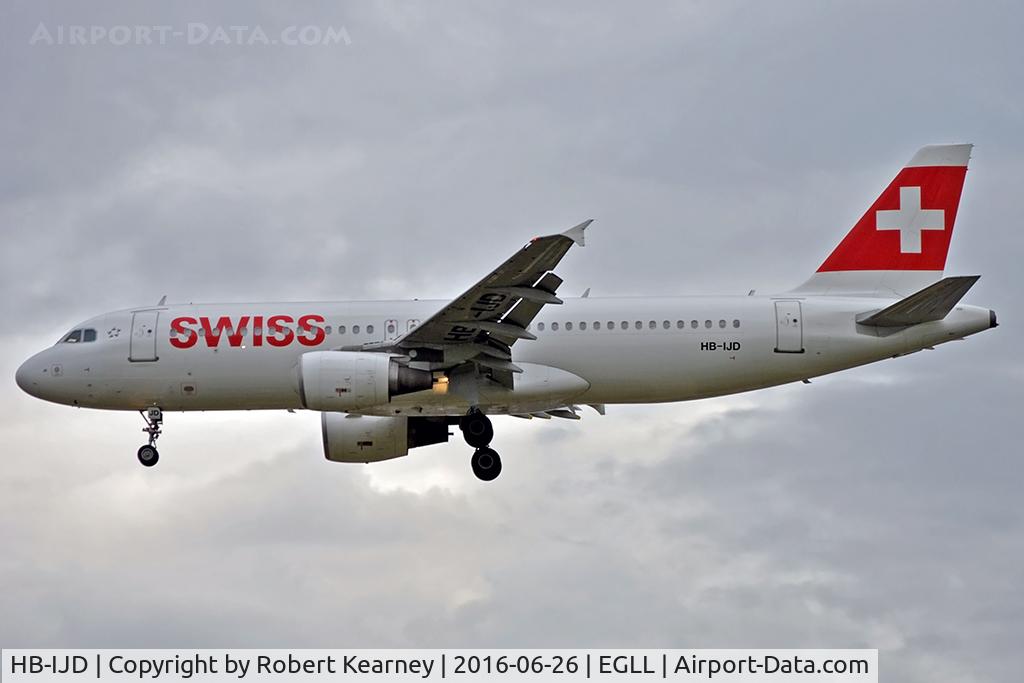 HB-IJD, 1995 Airbus A320-214 C/N 553, Arriving 27L