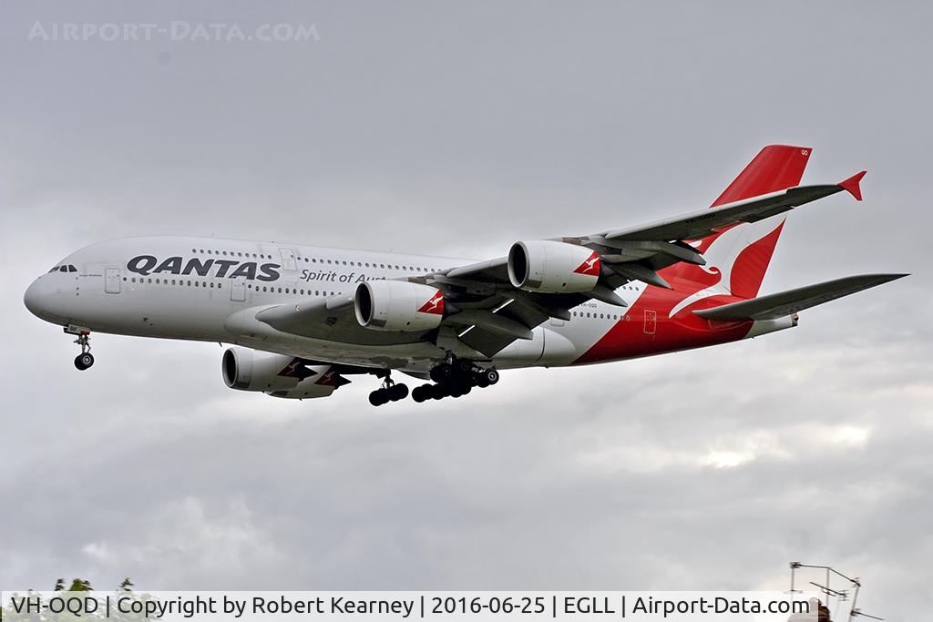VH-OQD, 2008 Airbus A380-842 C/N 026, Arriving 27L