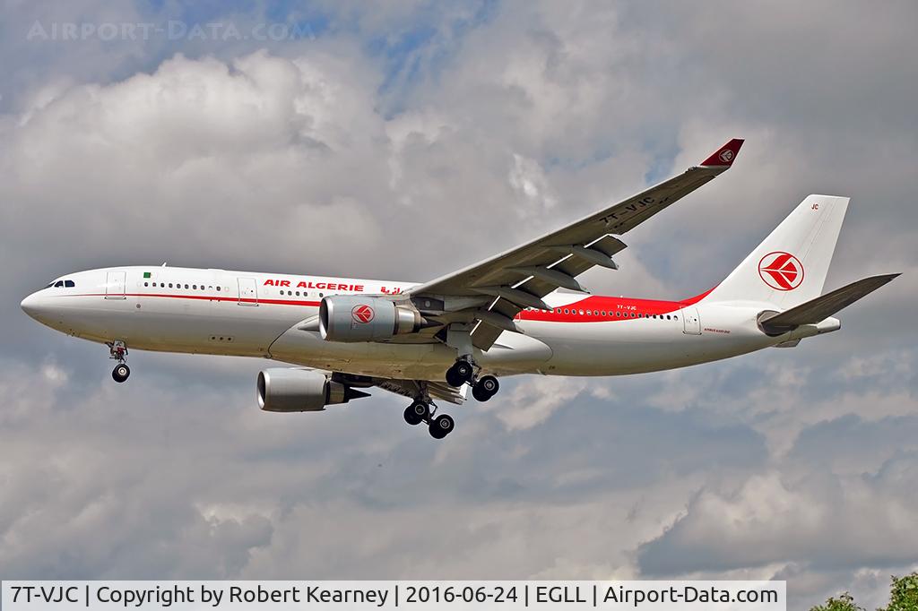 7T-VJC, 2015 Airbus A330-202 C/N 1649, Arriving 27L