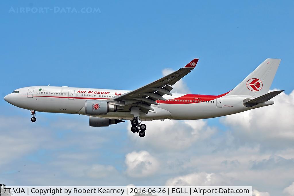 7T-VJA, 2015 Airbus A330-202 C/N 1613, Arriving 27L