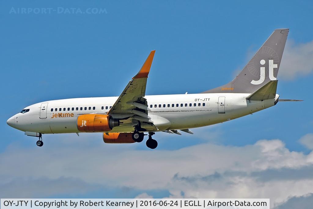 OY-JTY, 2001 Boeing 737-7Q8 C/N 30727, Arriving 27L