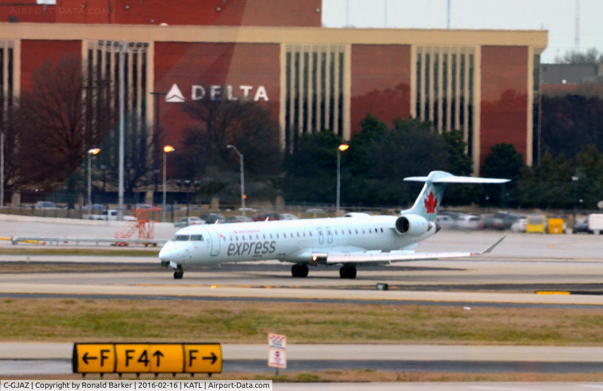 C-GJAZ, 2005 Canadair CRJ-705ER (CL-600-2D15) Regional Jet C/N 15036, Landing Atlanta