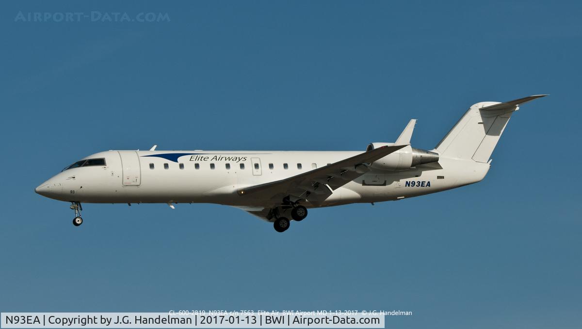 N93EA, Canadair CRJ-200ER (CL-600-2B19) C/N 7563, Short final to 33L.