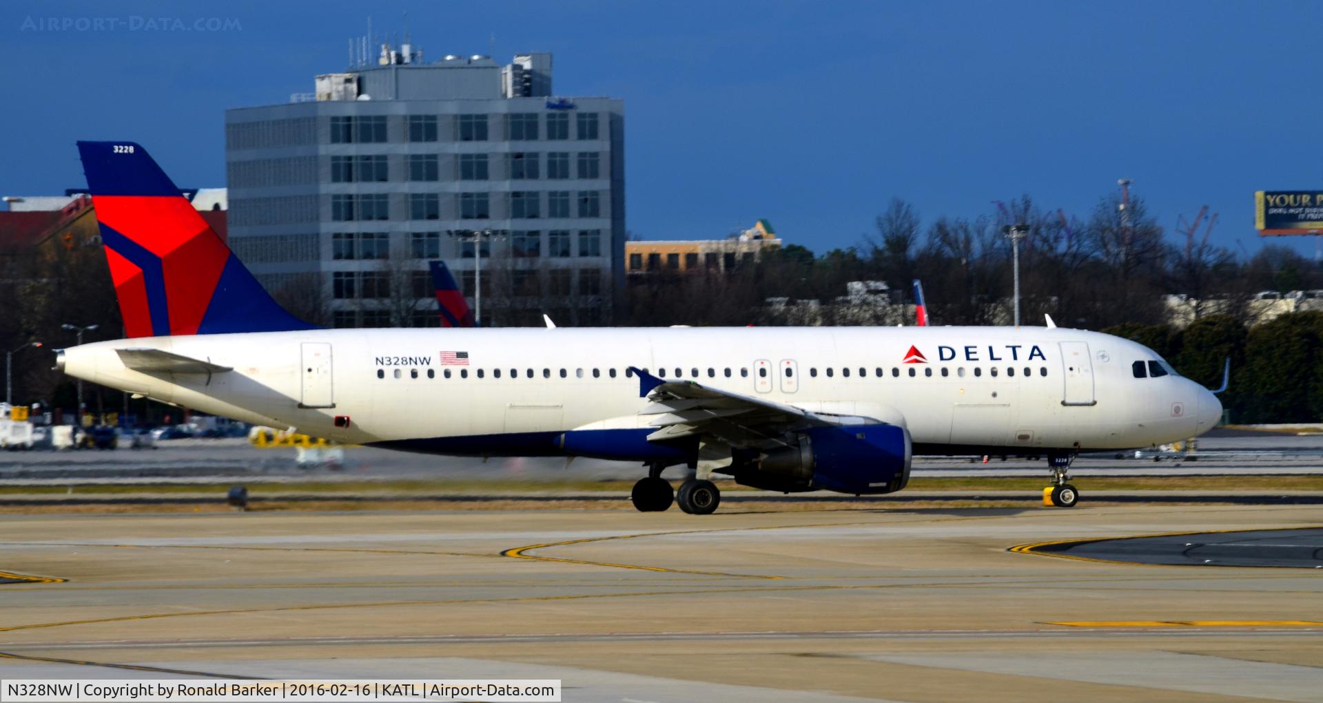 N328NW, 1992 Airbus A320-211 C/N 298, Taxi Atlanta