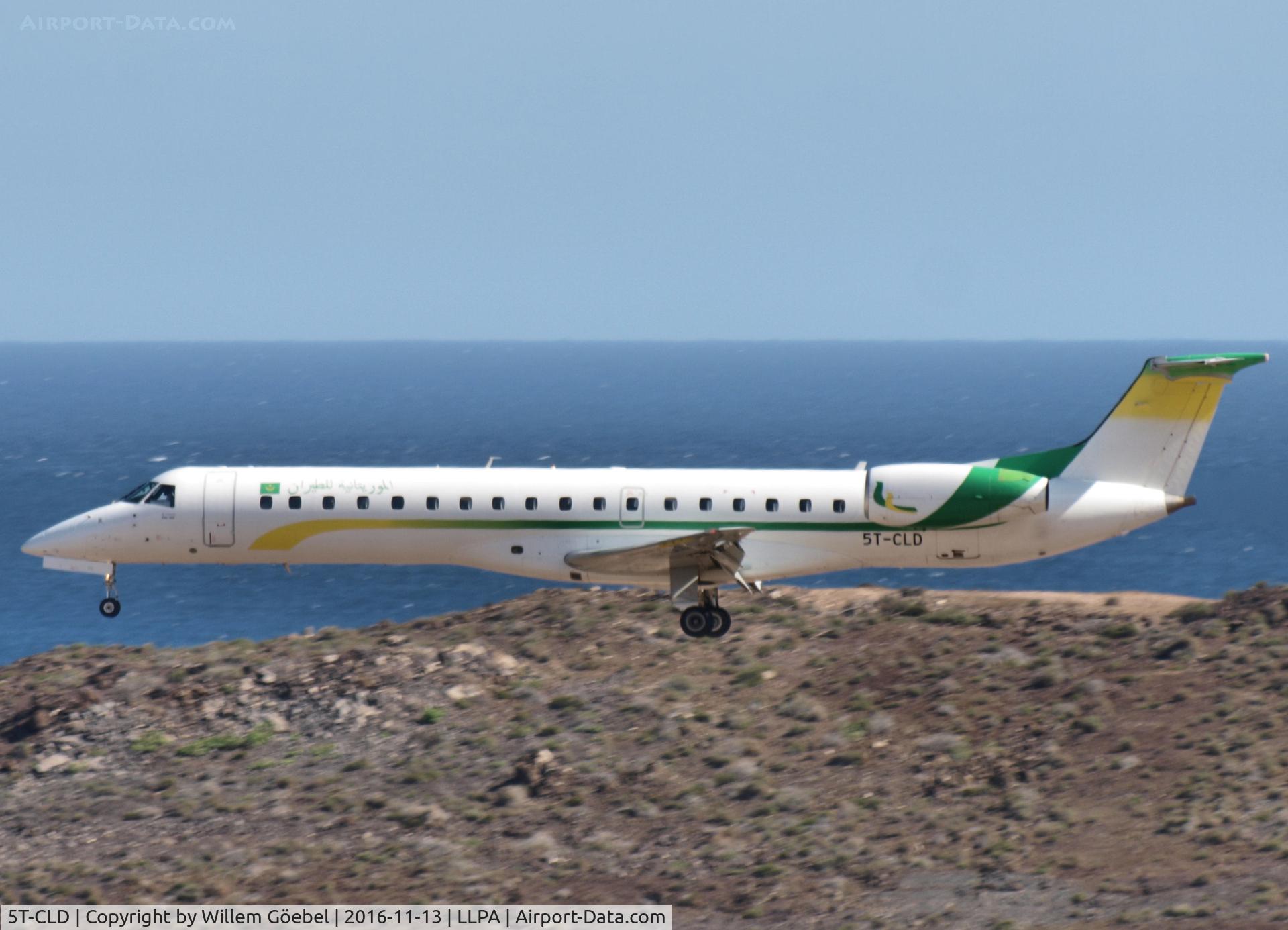 5T-CLD, 2004 Embraer ERJ-145LR (EMB-145LR) C/N 14500852, Landing op Las Palmas Gran Canaria