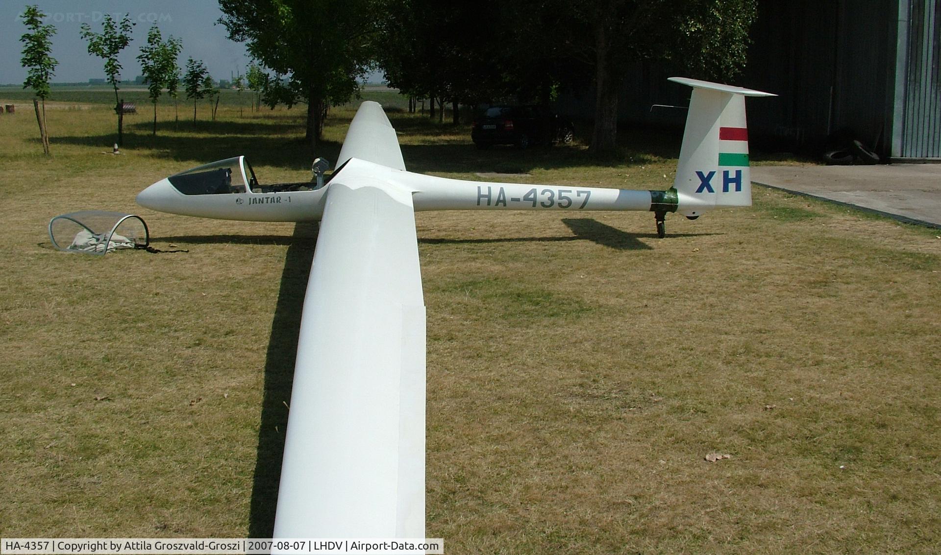 HA-4357, 1975 PZL-Bielsko SZD-38A Jantar 1 C/N B-688, Dunaújváros Airport, Hungary
