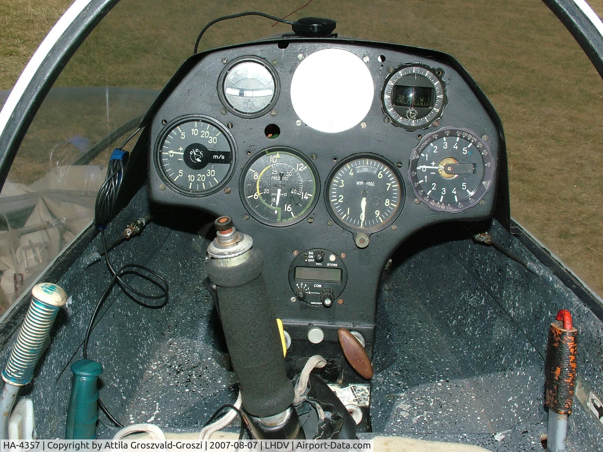 HA-4357, 1975 PZL-Bielsko SZD-38A Jantar 1 C/N B-688, Dunaújváros Airport, Hungary