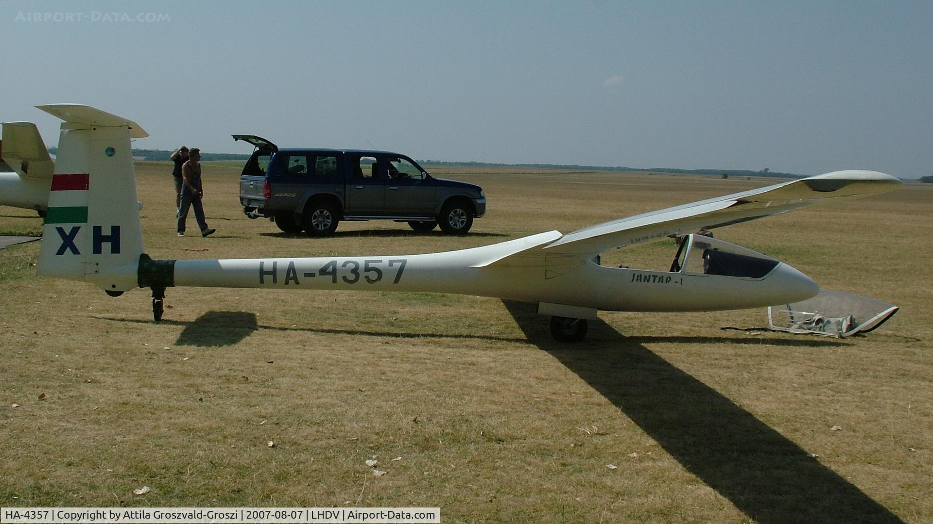 HA-4357, 1975 PZL-Bielsko SZD-38A Jantar 1 C/N B-688, Dunaújváros Airport, Hungary