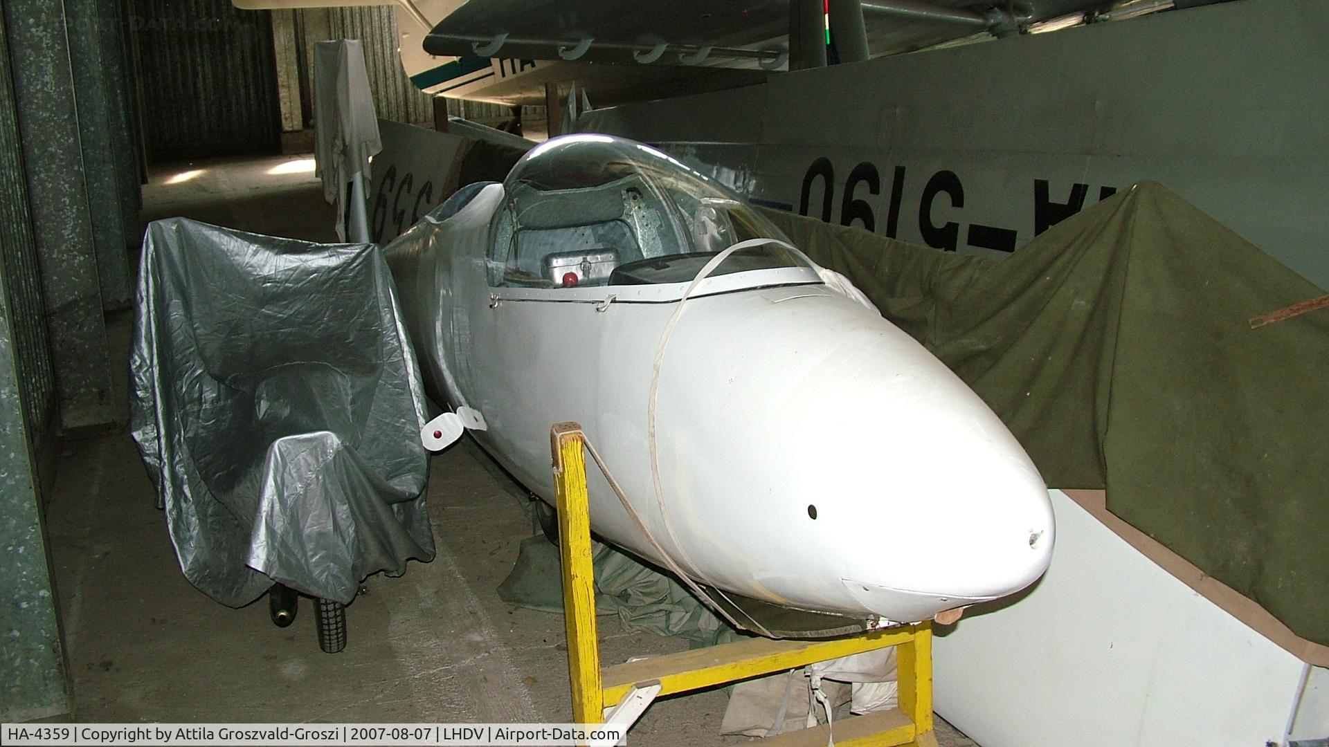 HA-4359, 1976 PZL-Bielsko SZD-30 Pirat C/N S-07.02, Dunaújváros Airport, Hungary