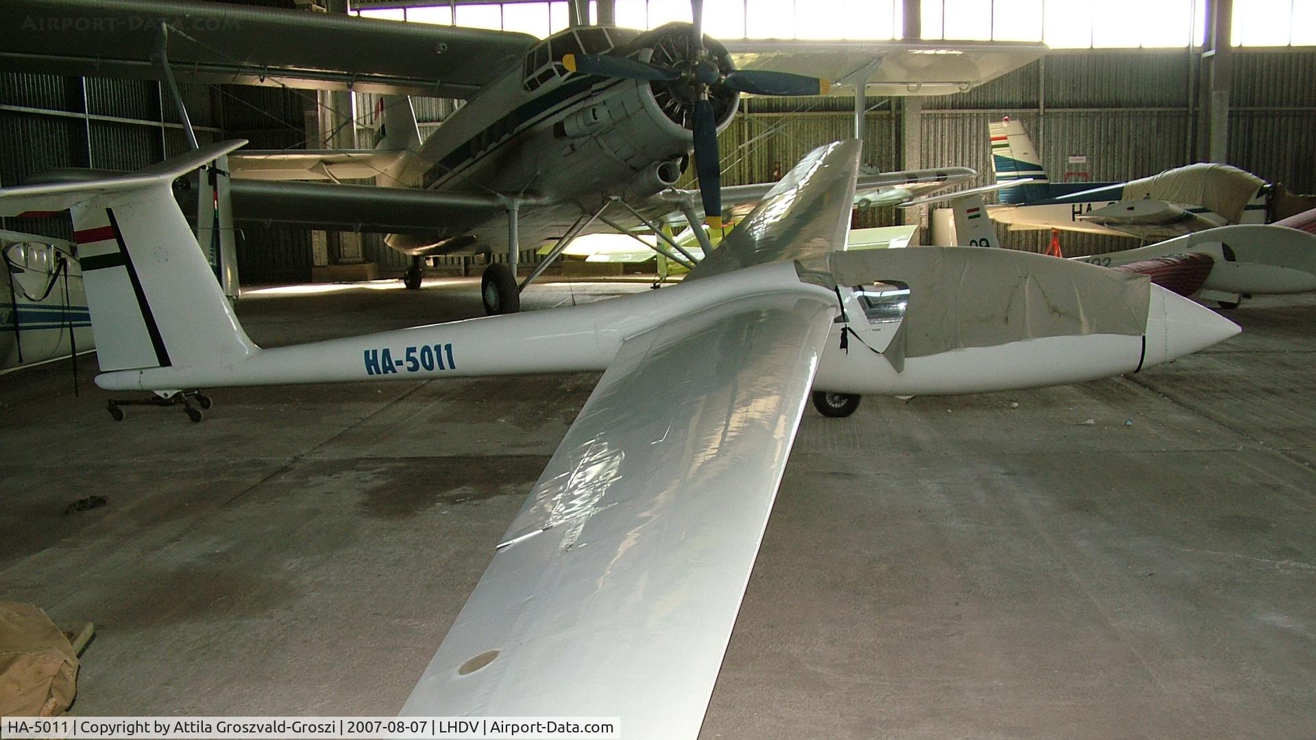 HA-5011, 1980 ICA-Brasov IS-28B2 C/N 289, Dunaújváros Airport, Hungary