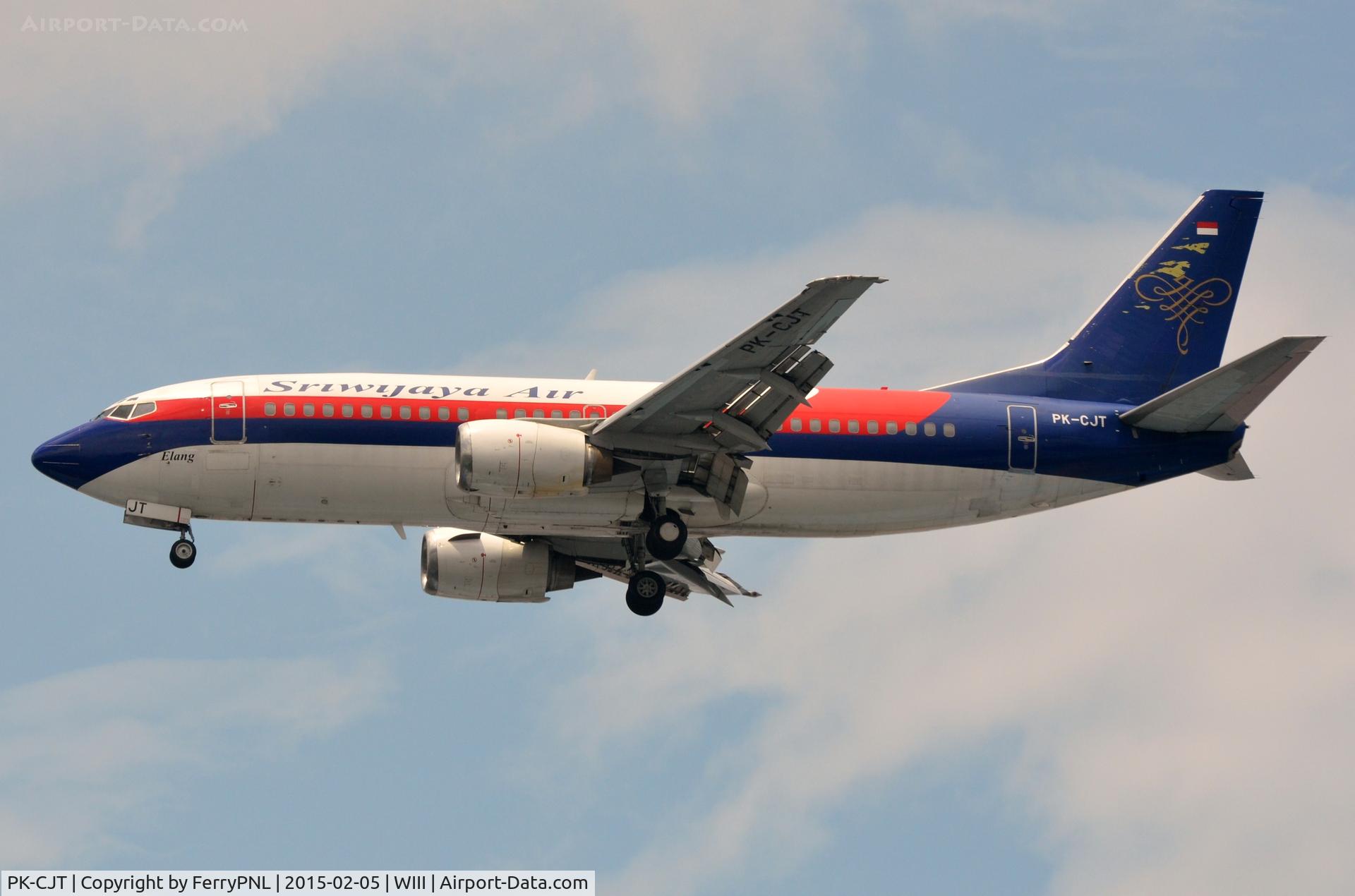 PK-CJT, 1990 Boeing 737-33A C/N 24791, Sriwijaya B733 landing