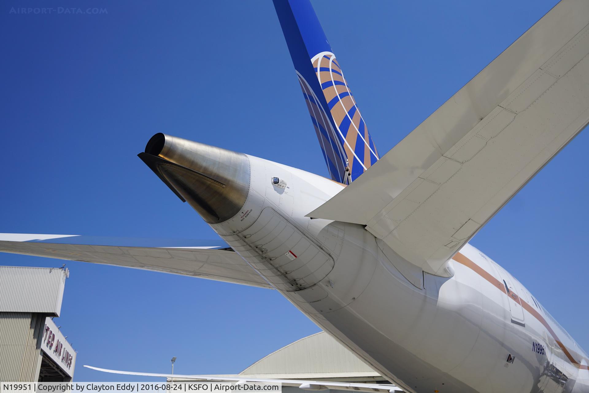 N19951, 2014 Boeing 787-9 Dreamliner C/N 36402, SFO 2016