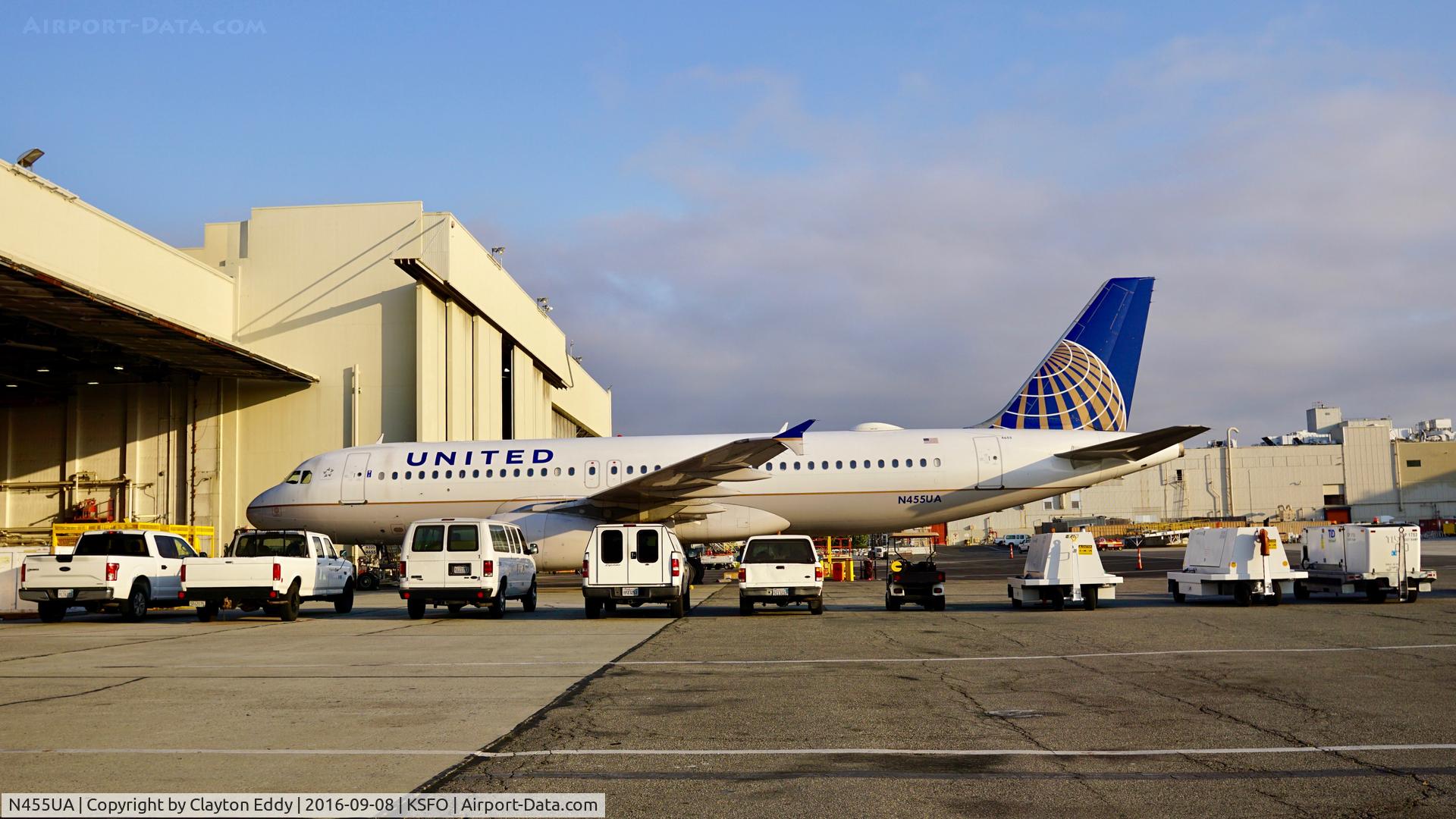 N455UA, 1999 Airbus A320-232 C/N 1105, SFO 2016