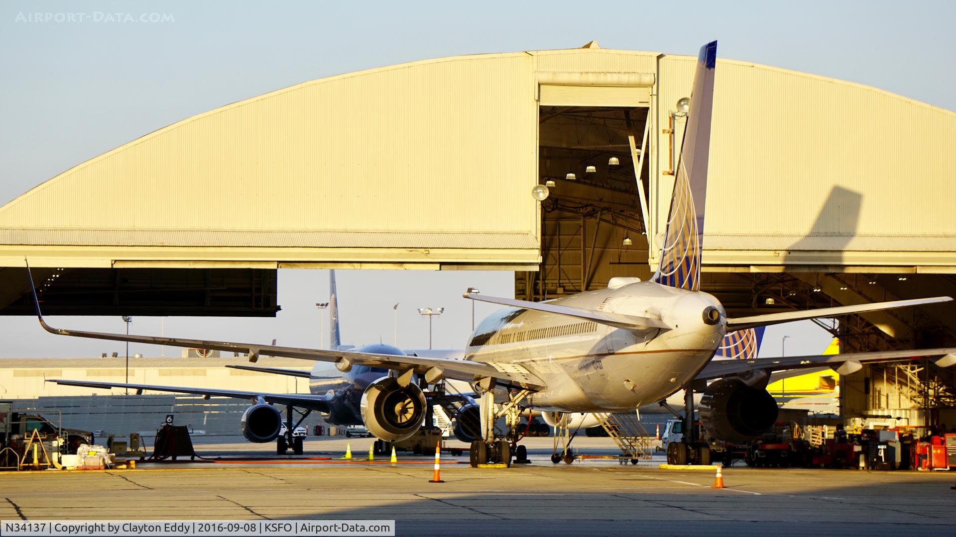 N34137, 1999 Boeing 757-224 C/N 30229, SFO 2016