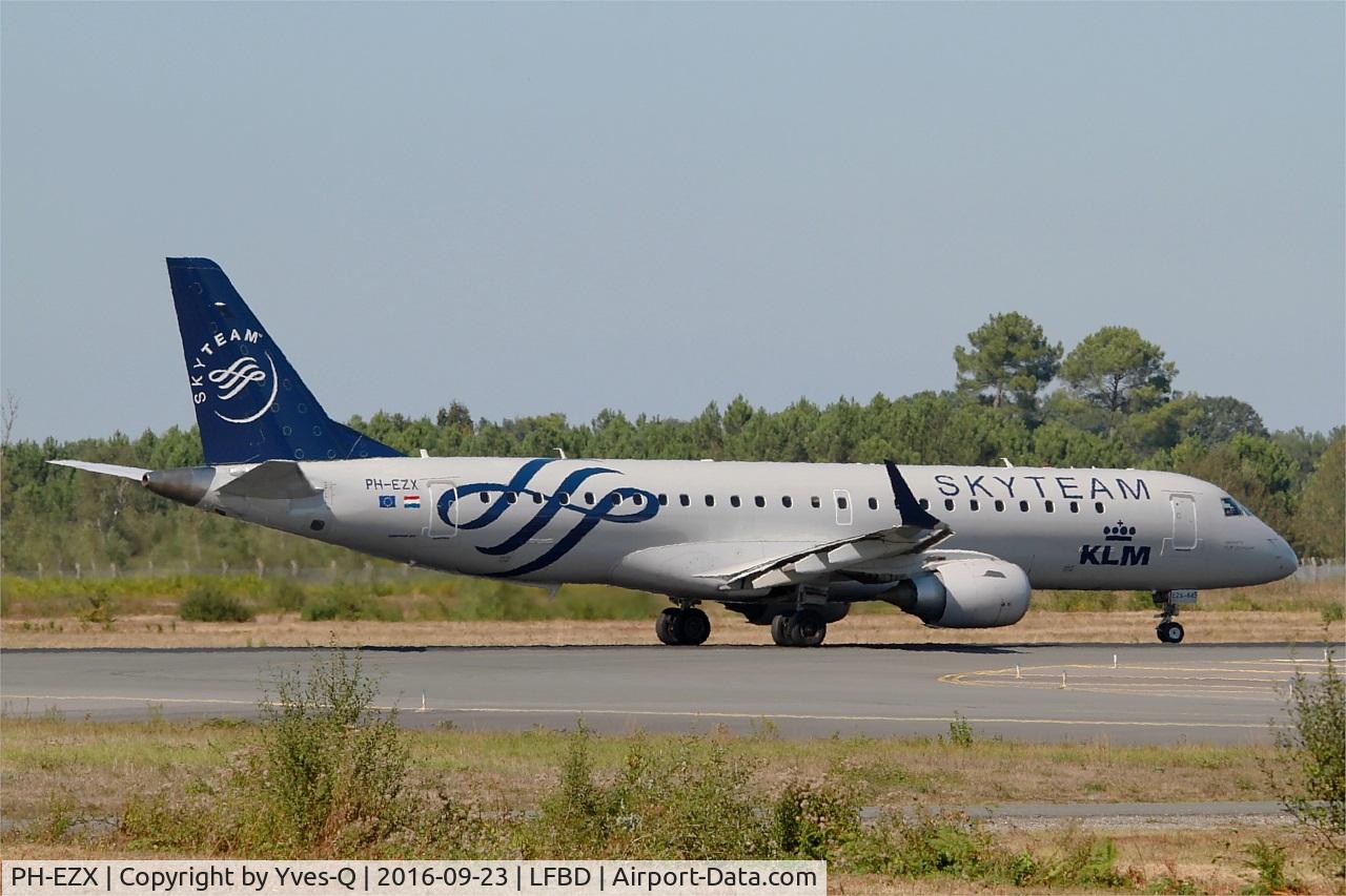 PH-EZX, 2012 Embraer 190LR (ERJ-190-100LR) C/N 19000545, Embraer ERJ-190LR, Lining up rwy 05, Bordeaux Mérignac airport (LFBD-BOD)