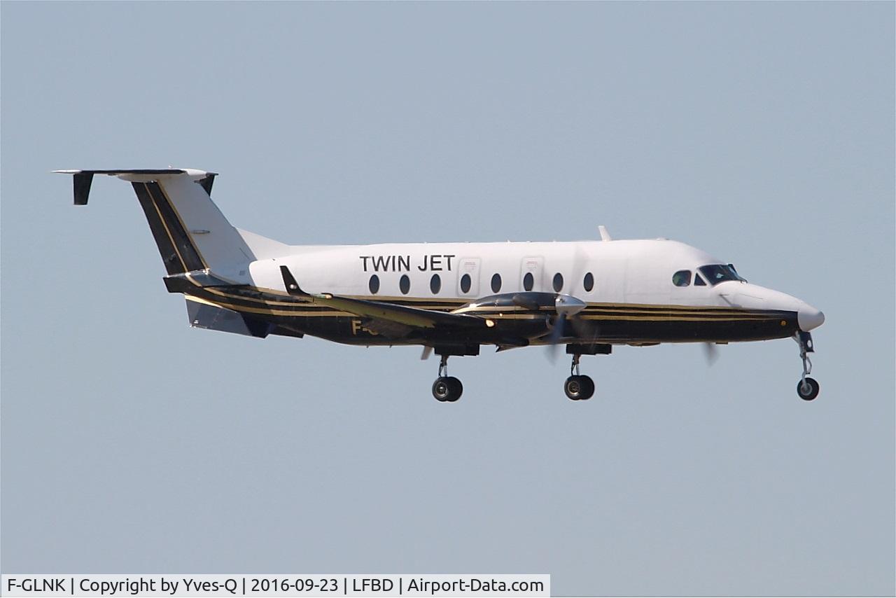 F-GLNK, 1997 Beech 1900D C/N UE-269, Beech 1900D, On final rwy 05, Bordeaux Mérignac airport (LFBD-BOD)