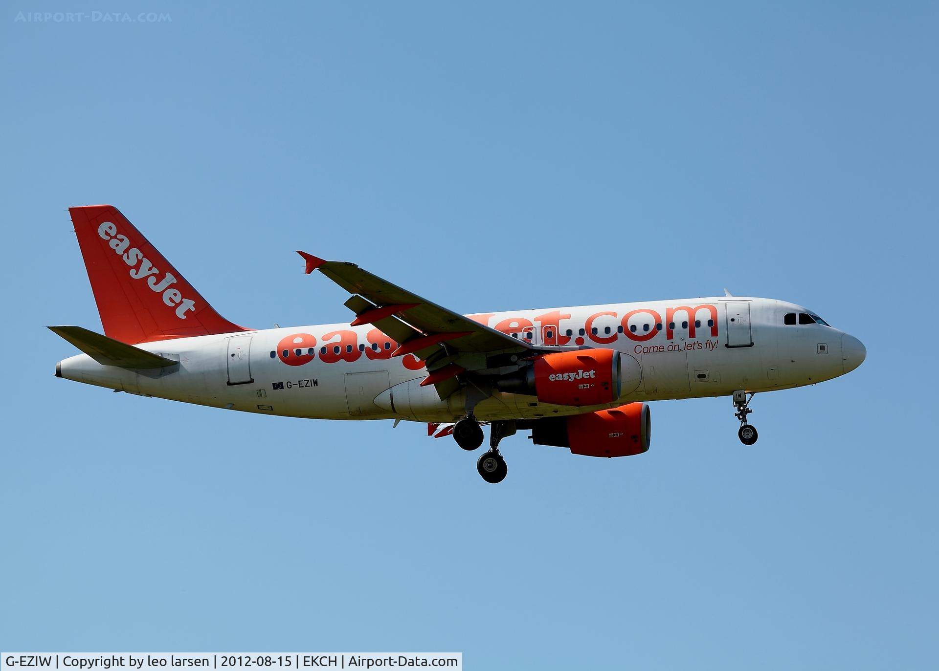 G-EZIW, 2005 Airbus A319-111 C/N 2578, Copenhagen 15.8.2012