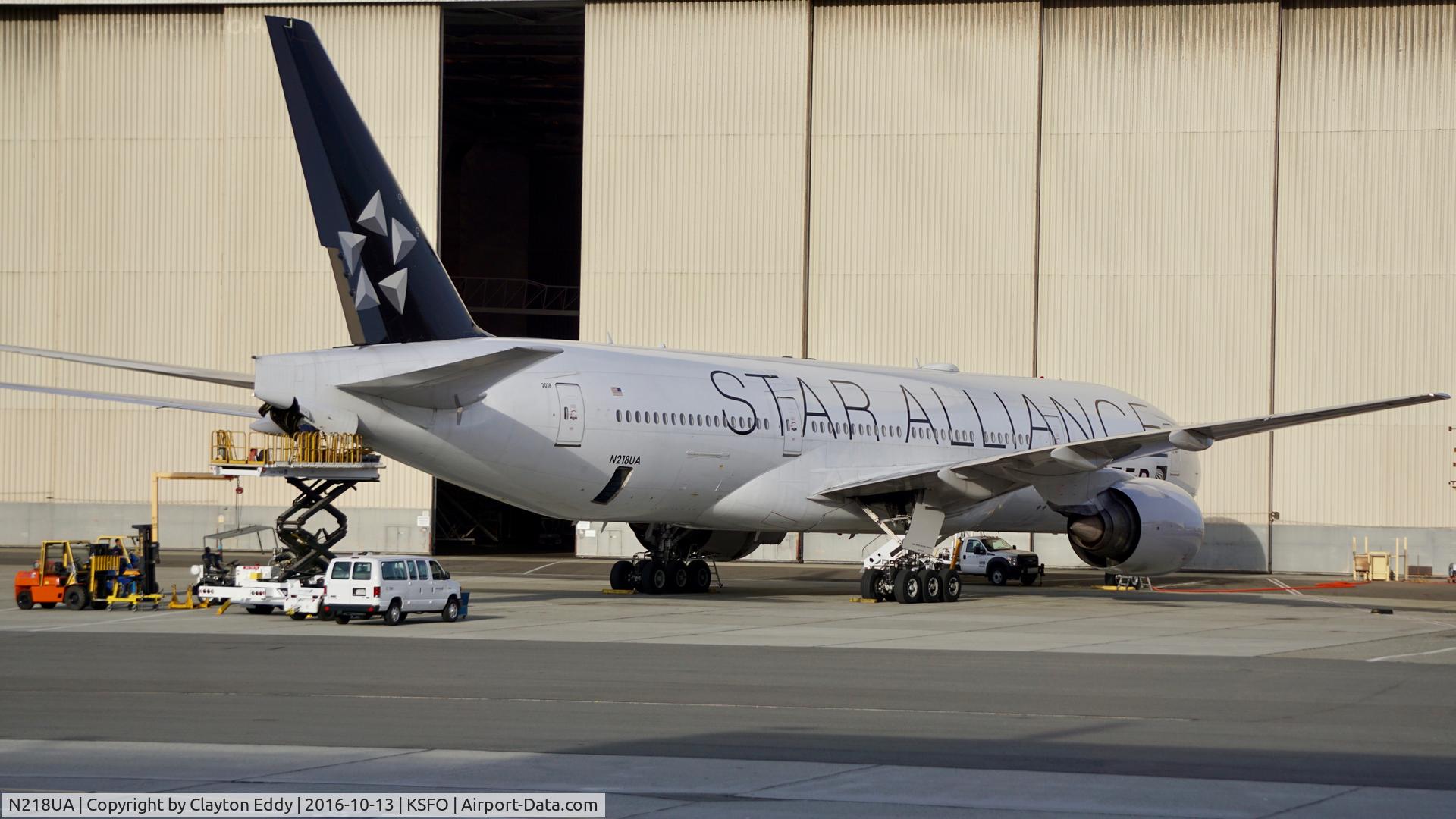 N218UA, 2001 Boeing 777-222 C/N 30222, SFO 2016