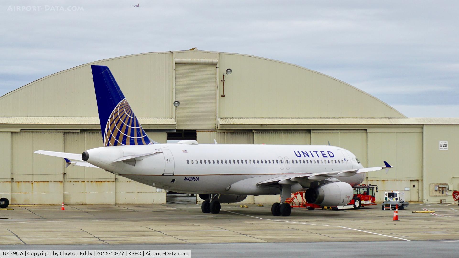 N439UA, 1997 Airbus A320-232 C/N 683, SFO 2016