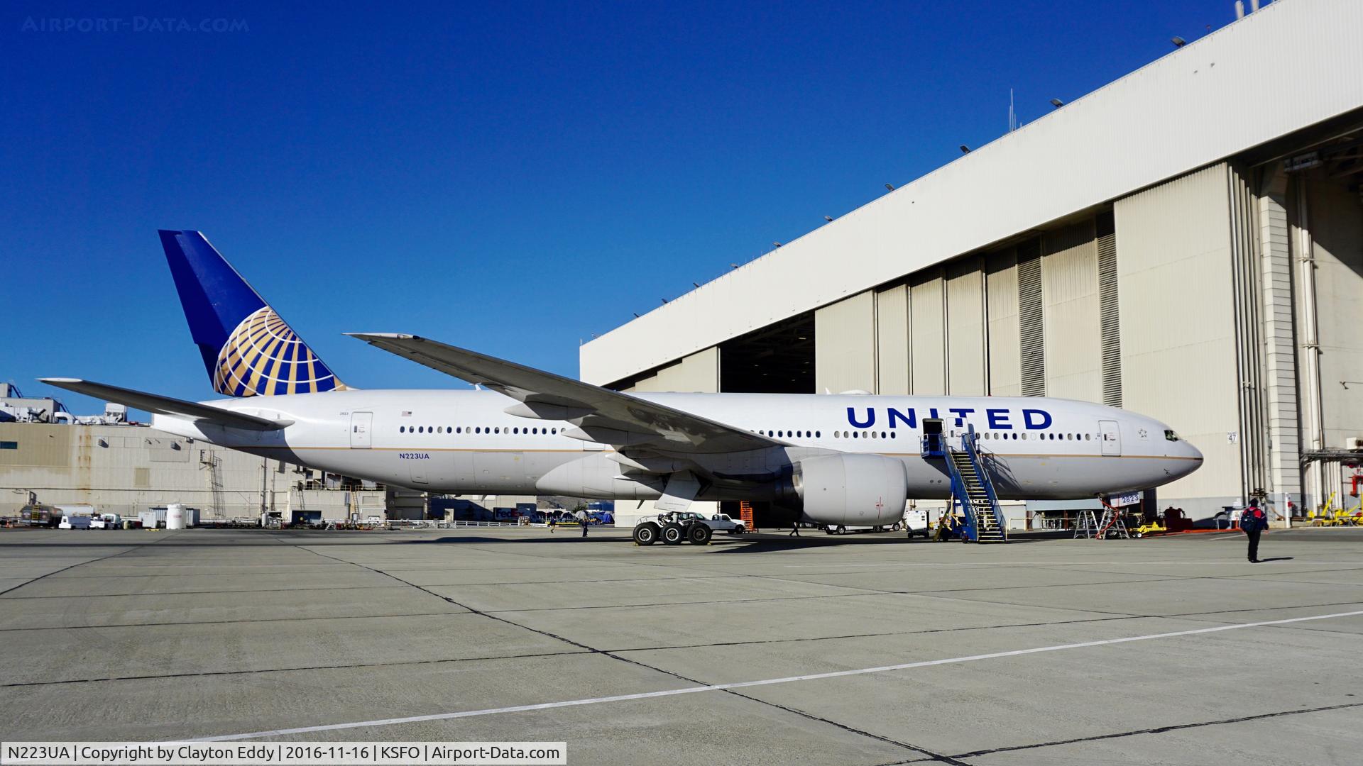 N223UA, 2001 Boeing 777-222 C/N 30224, SFO 2016