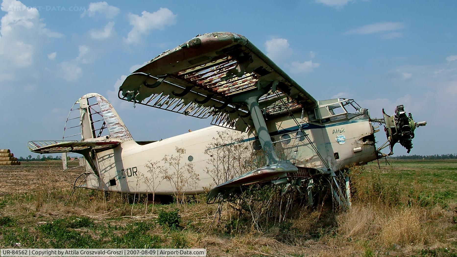 UR-84562, PZL-Mielec An-2R C/N 1G189-29, Orosháza agricultural airport and take-off field, Hungary