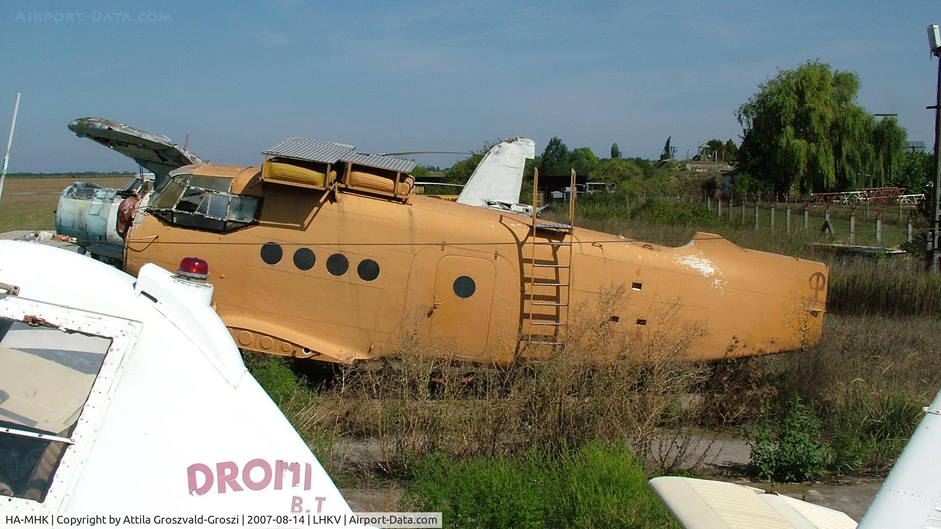 HA-MHK, 1971 PZL-Mielec An-2R C/N 1G123-01, Kaposújlak Airport, Hungary
