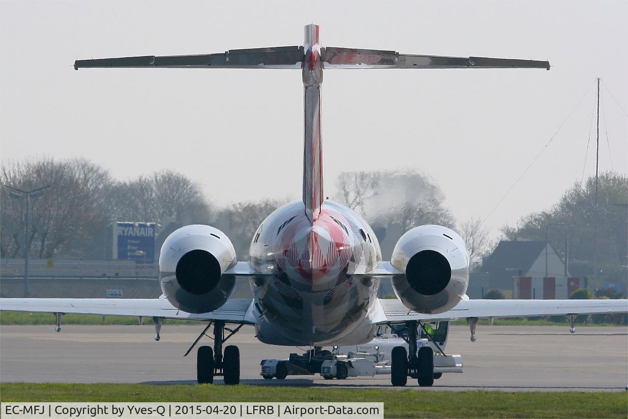 EC-MFJ, 2000 Boeing 717-2CM C/N 55060, Boeing 717-2CM, Push back, Brest-Bretagne airport (LFRB-BES)