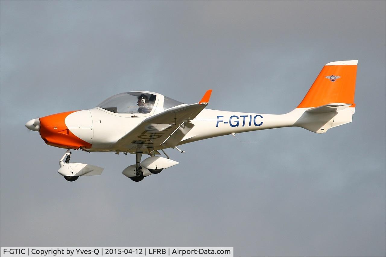F-GTIC, 2003 Aquila A210 (AT01) C/N AT01-133, Aquila A210 (AT01), On final rwy 07R, Brest-Bretagne airport (LFRB-BES)