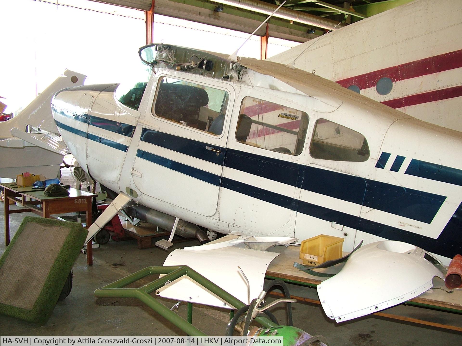 HA-SVH, 1975 Cessna A185F Skywagon 185 C/N 18502644, Kaposújlak Airport, Hungary