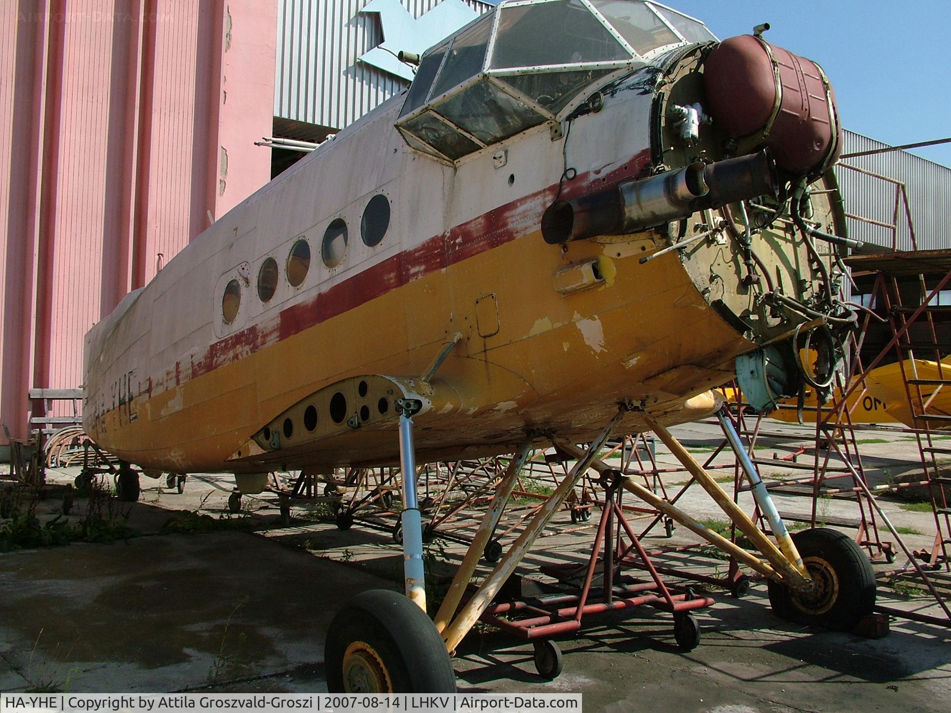 HA-YHE, 1979 Antonov An-2PF C/N 1G187-37, Kaposújlak Airport, Hungary
