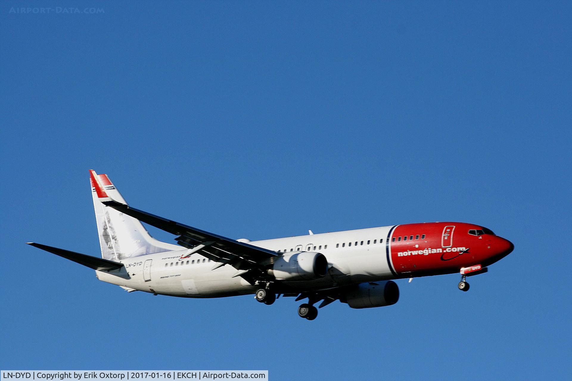 LN-DYD, 2010 Boeing 737-8JP C/N 39002, LN-DYD landing rw 04L