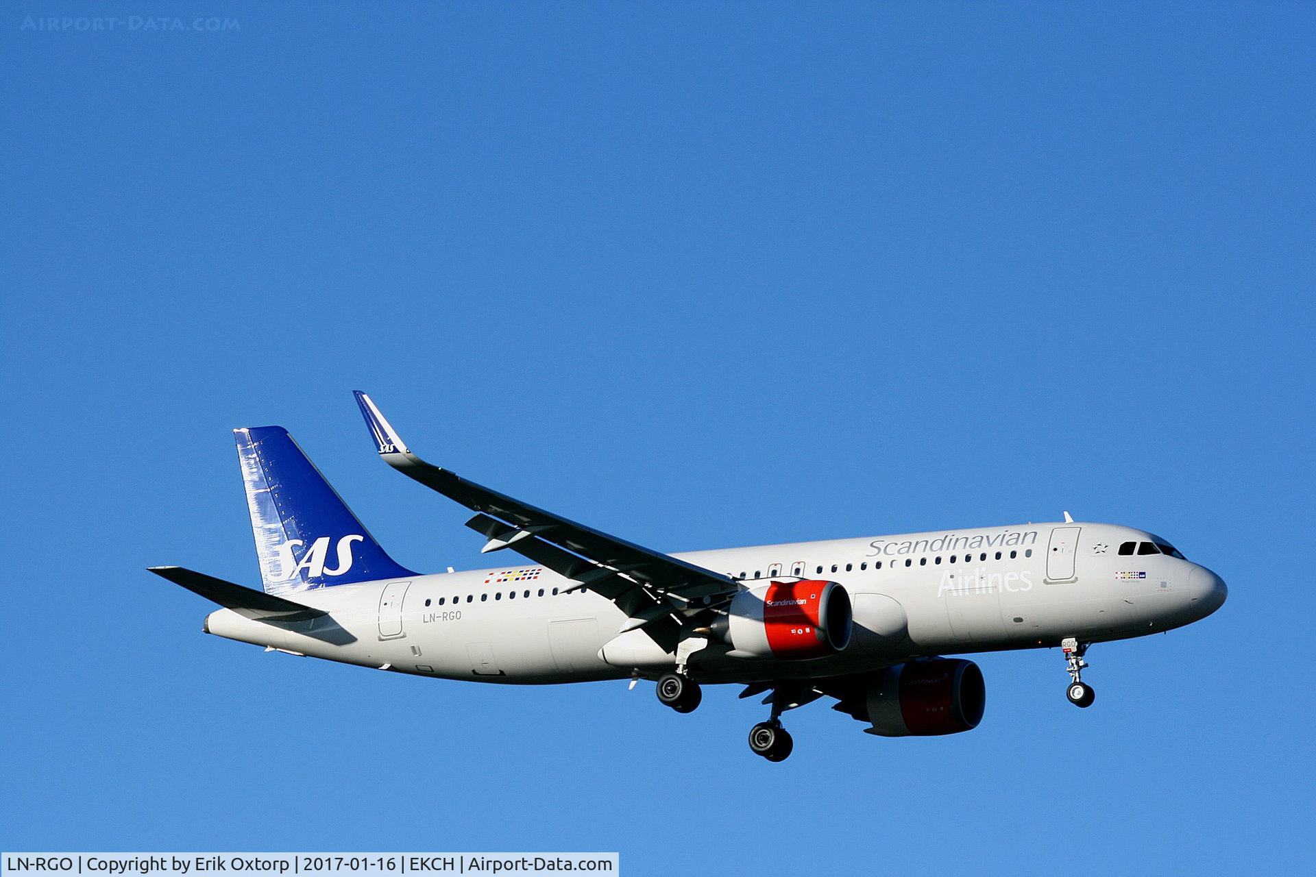 LN-RGO, 2016 Airbus A320-251N C/N 7352, LN-RGO landing rw 04L
