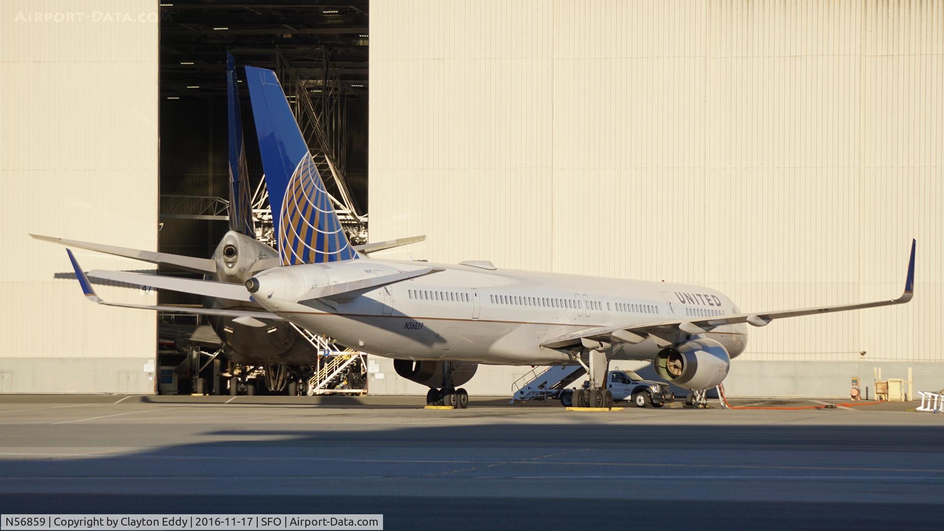 N56859, 2004 Boeing 757-324 C/N 32818, SFO 2016