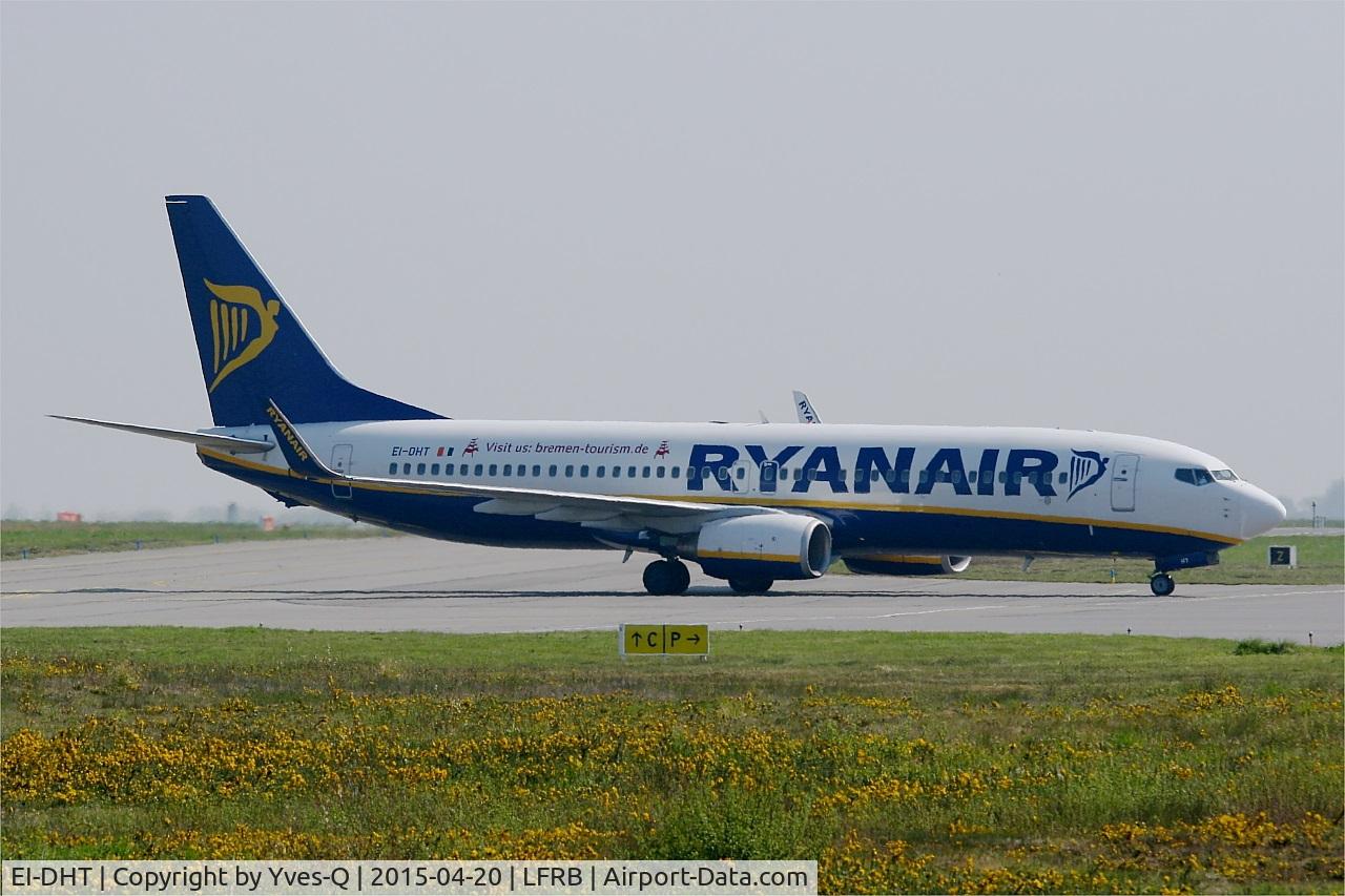 EI-DHT, 2005 Boeing 737-8AS C/N 33581, Boeing 737-8AS, Taxiing to boarding area, Brest-Bretagne airport (LFRB-BES)