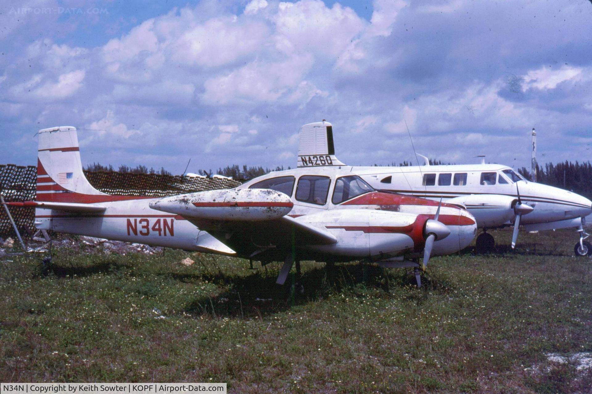 N34N, Riley-Temco D-16 Twin Navion C/N TTN-22 (NAV-4-320), Outt to grass