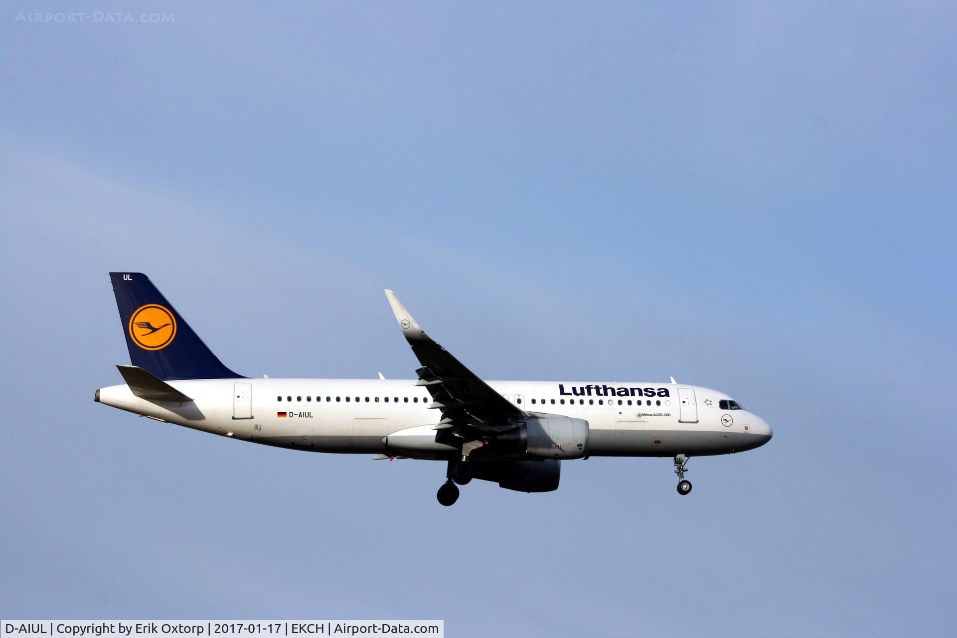 D-AIUL, 2015 Airbus A320-214 C/N 6521, D-AIUL landing rw 04L