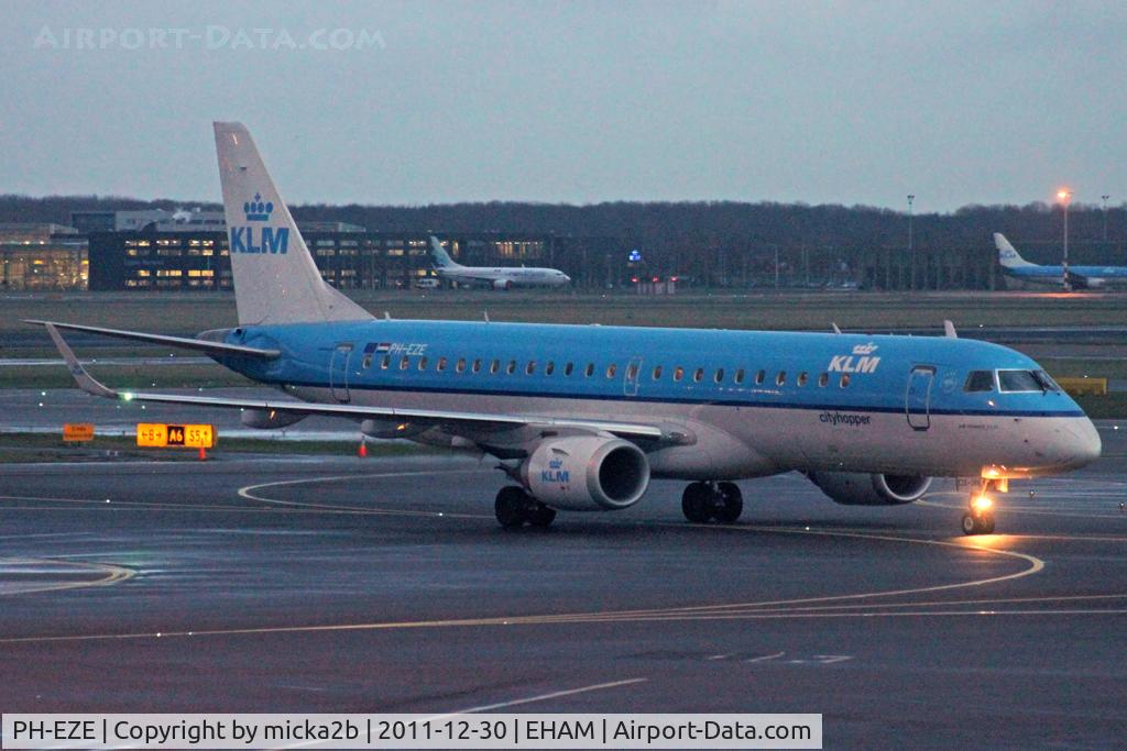 PH-EZE, 2009 Embraer 190LR (ERJ-190-100LR) C/N 19000288, Taxiing