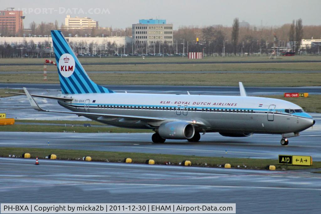 PH-BXA, 1998 Boeing 737-8K2 C/N 29131, Taxiing